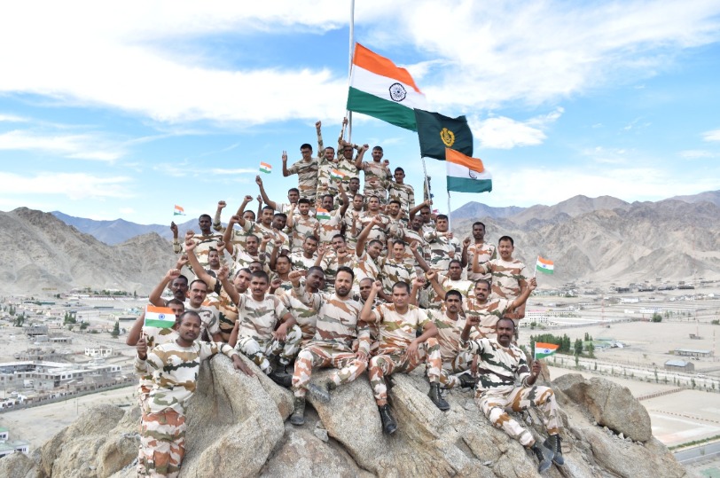 'ITBP jawans hoisted the tricolor in Ladakh at 12,000 feet'
